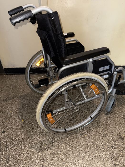 Scaun rulant medical transport pacienti batrani dizabilitati (NOU)