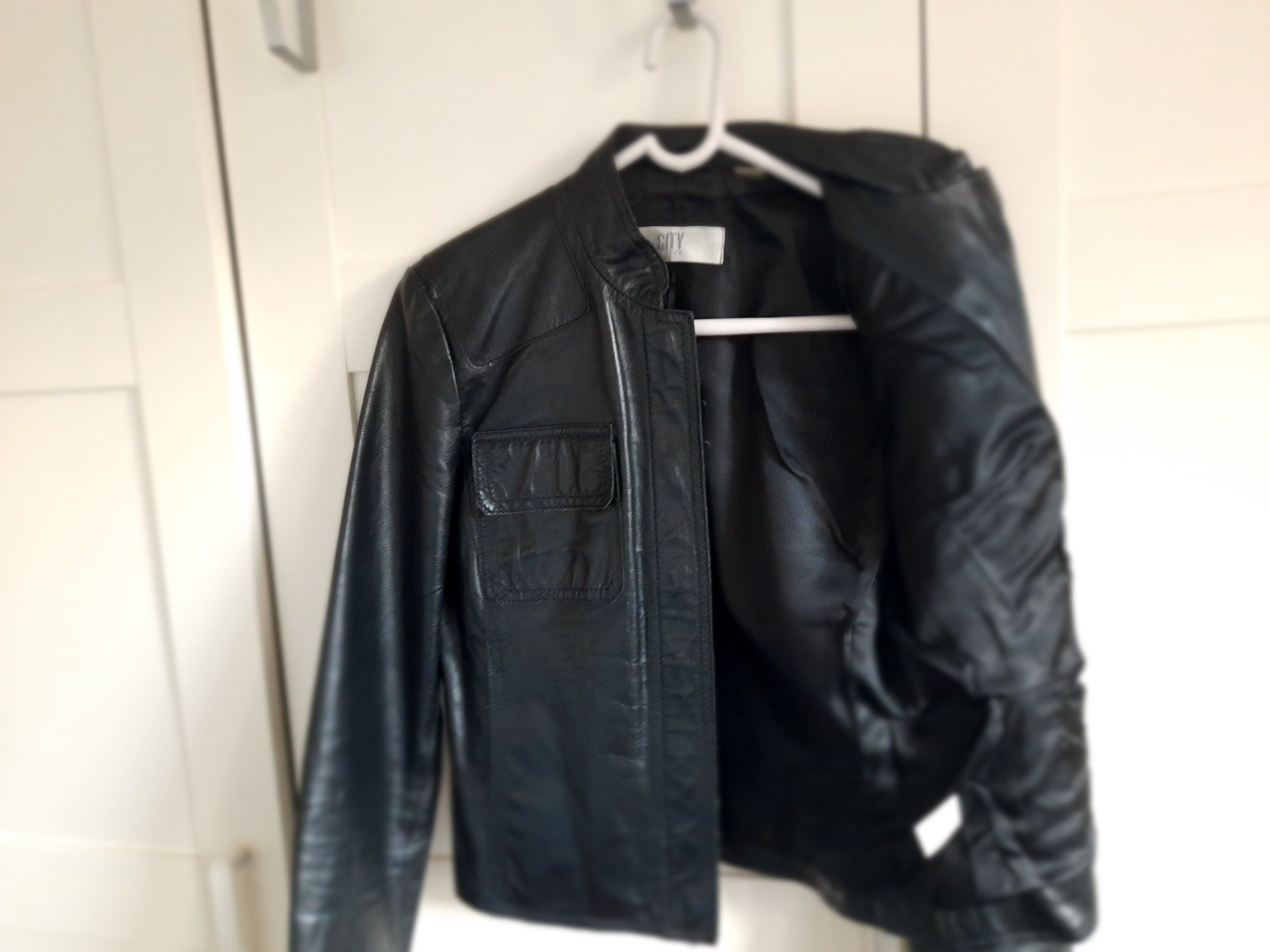 Geaca de dama, din piele naturala, neagra- firma DKNY masura S