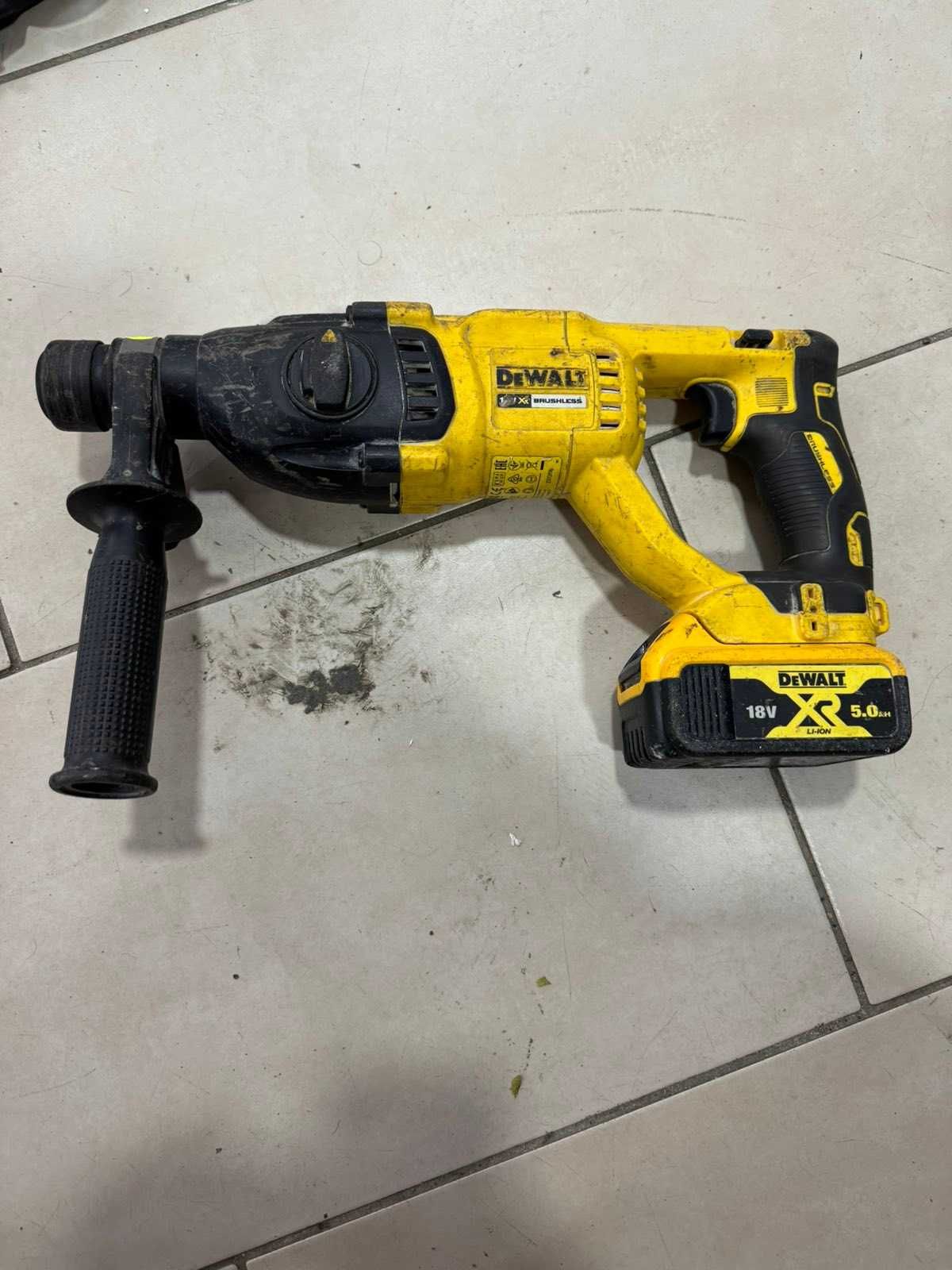 Продавам  Перфоратор Dewalt DCH1333