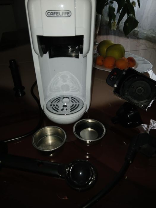 Cafetiera nou nouță, desfăcuta doar pentru poze