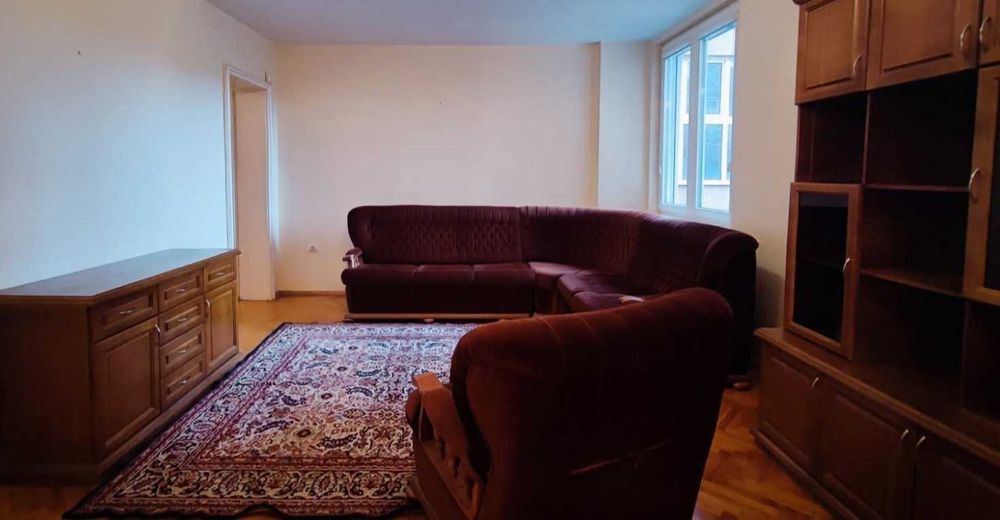 Голям ъглов дивон и фотьойл