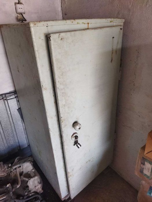Продам шкаф металлический СССР металлический сейф