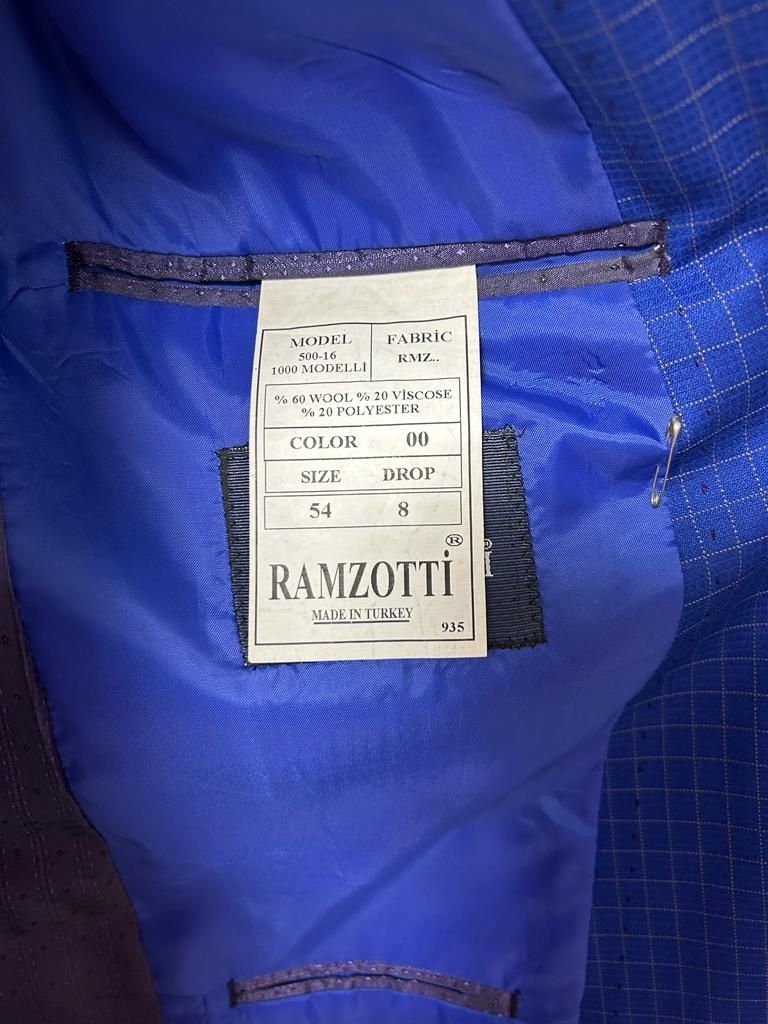 Продам костюм Ramzotti