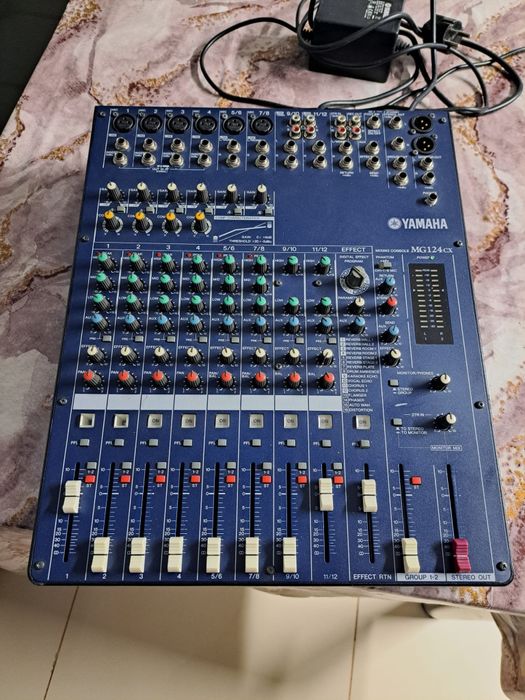 Vând mixer Yamaha