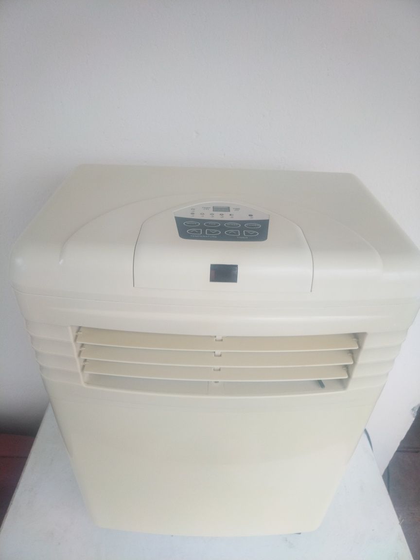 Мобилен климатик KLIMATISEUR 9000Btu
9000BTU
Интегриран таймер / нощен