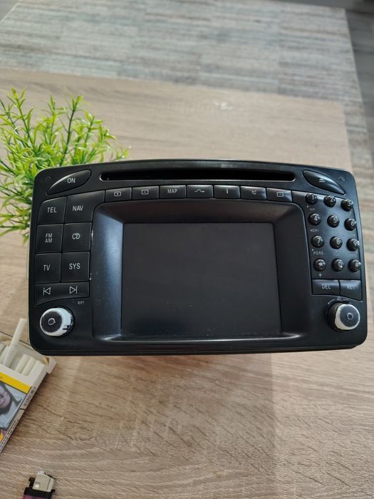 Продавам оригинално радио/мултимедия Mercedes-Benz COMAND 2.0.
Подходя