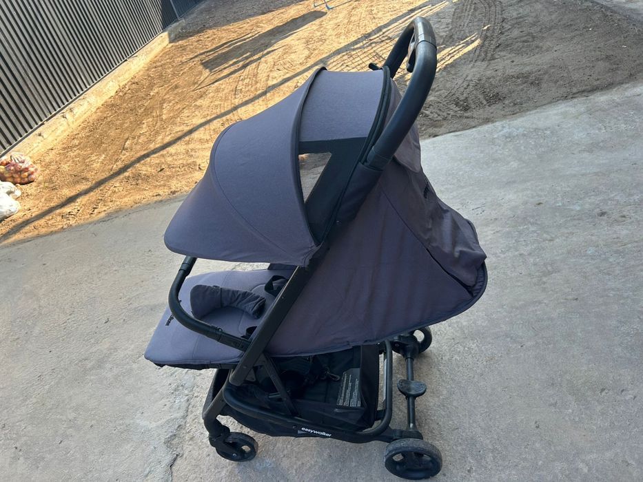 Продаю детскую прогулочную коляску Easy Walker milley 2.