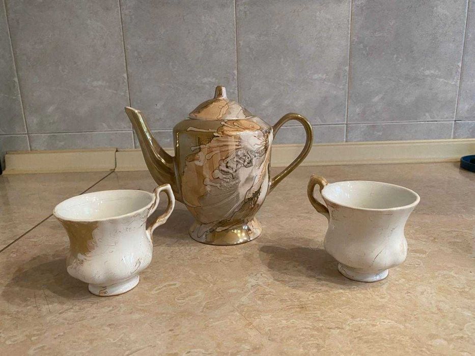 Сет с чаени чаши, чайник, каничка, захарница