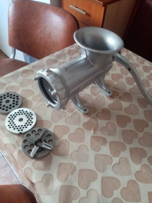 Vind mașina tocat nr 22 de calitate