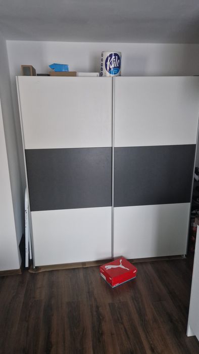 Dulap pentru umerașe/Dressing