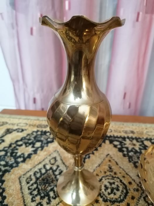 Bonboniieră și vază de bronz orientală