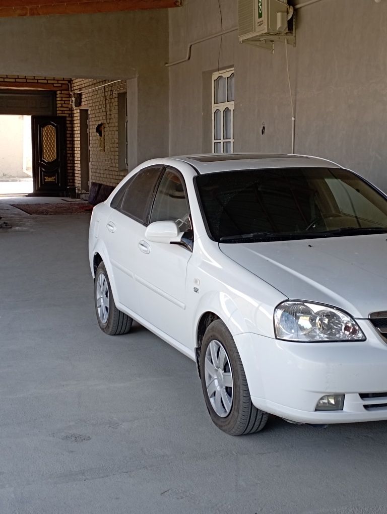 Lacetti 1.8 avtomashinasi sotiladi