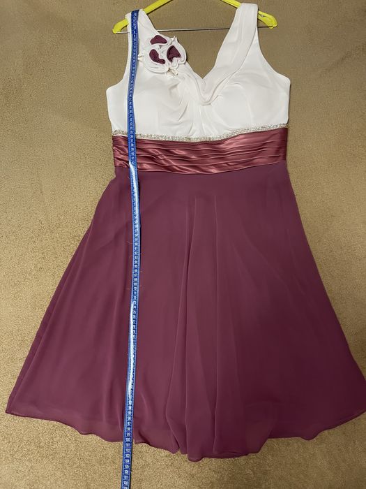 Rochie elegantă bicoloră alb-roz cu aplicație florală