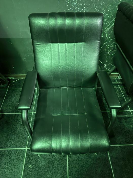 Stul bor office va kompyuterxona uchun xolati yaxshi 6 oy ishlatilgan