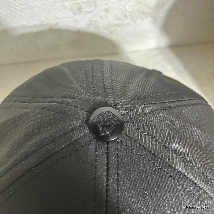 Маркова шапка с кожена козирка и черен камуфлаж markva  shapka шапки