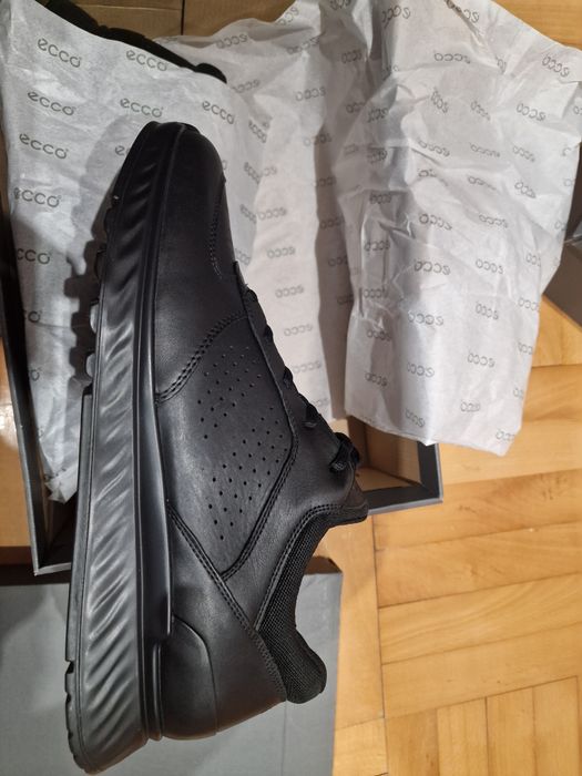 Продавам чисто нови обувки еко