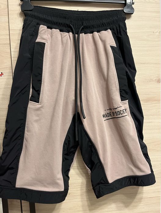 Pantaloni scurți Made by Society
