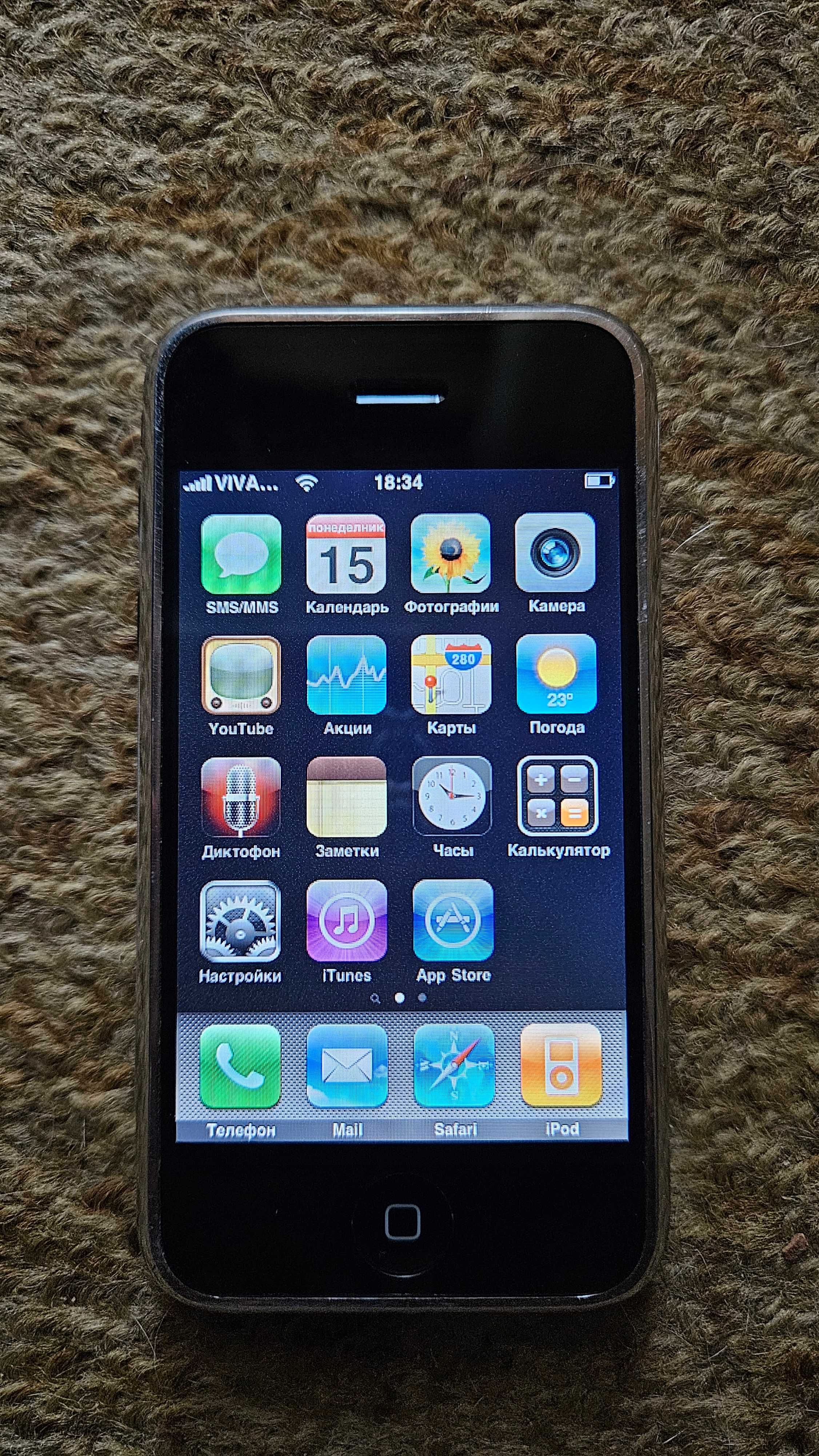 Продавам Iphone 2G първия Айфон