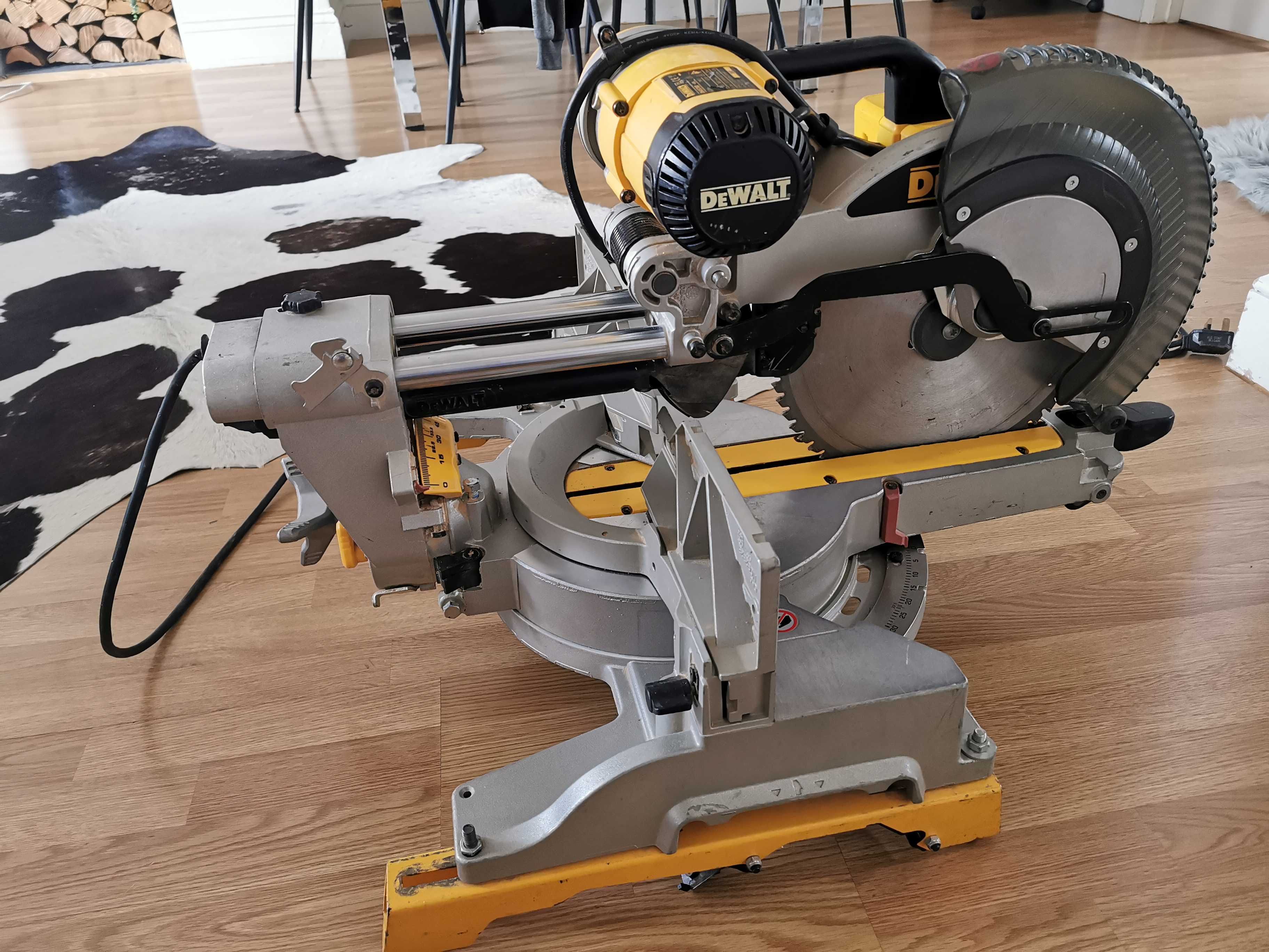 Потапящ Циркуляр DEWALT DWS780