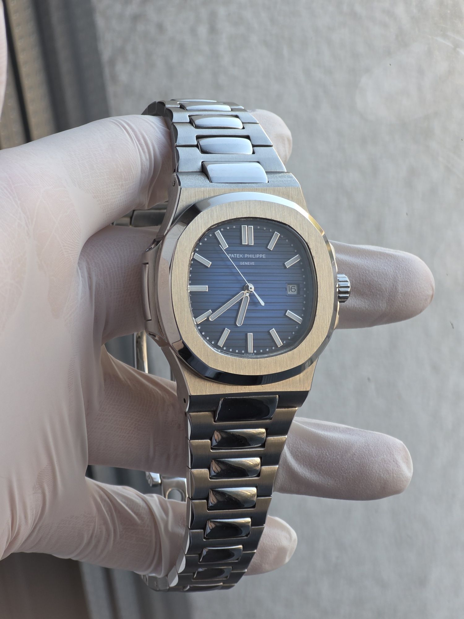 Часовник Patek Philippe Nautilus Ref. 5711/1A-010