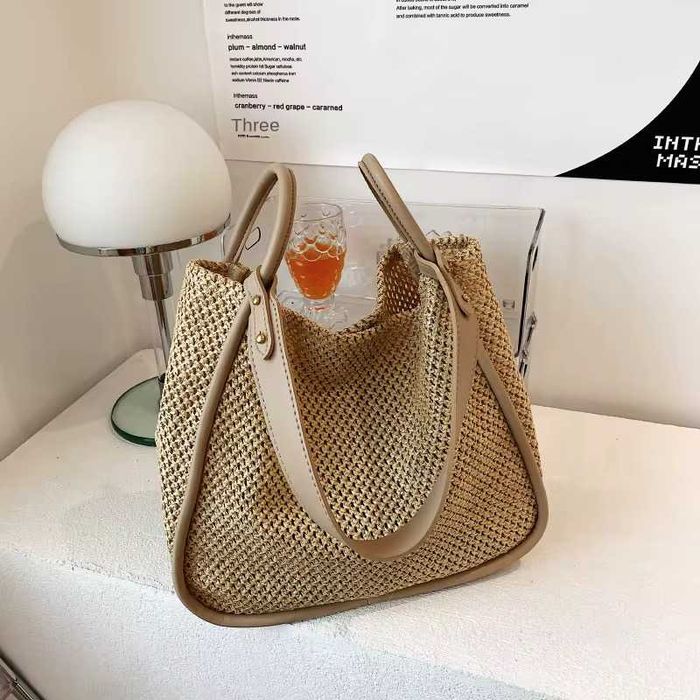 Vand stoc marfa - genti de vara si portfarduri pentru cosmetice