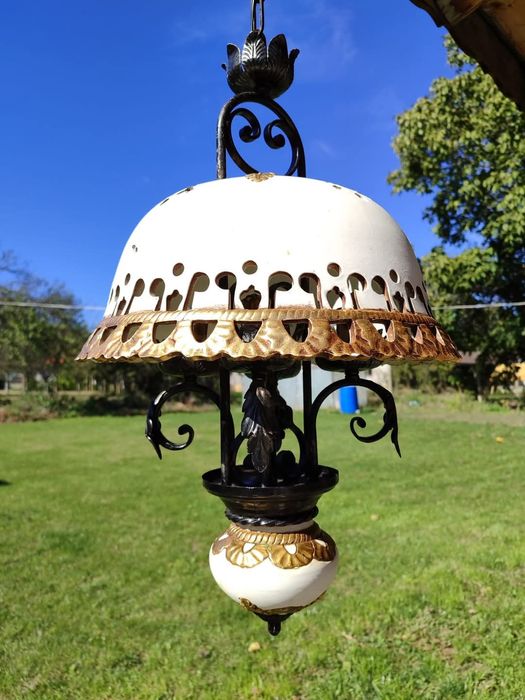 Красив старинен керамичен полилей съчетание с ковано желязо