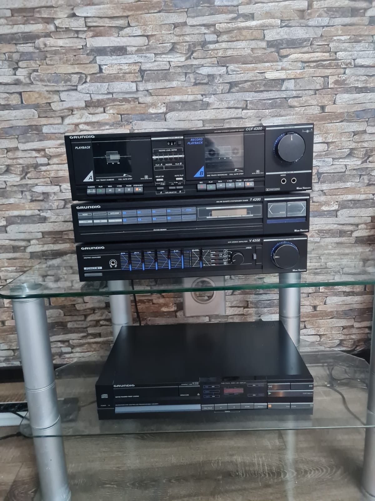 Grundig  -Dublu Deck, Tuner, amplificator cu egalizator.