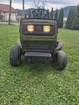 Tractoras de cosit iarbă