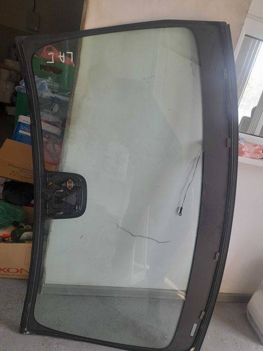 Предно стъкло за Мерцедес CLA 2023г.