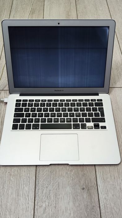MacBook Air 13" A1466 cu display defect + incarcator original
