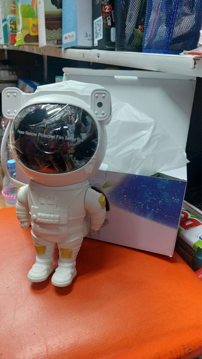 Ночник проектор космонавт