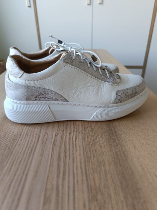 Спортни обувки от естествена кожа