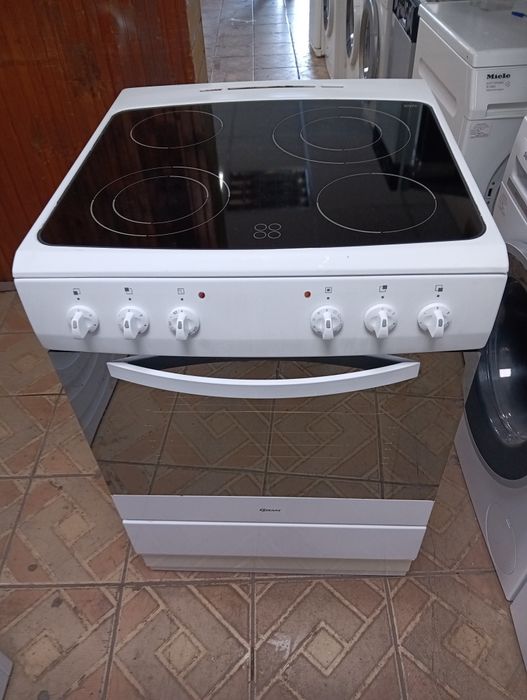 Свободно стояща печка с керамичен плот Gram 2 години гаранция!