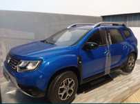 Dacia Duster albastra macheta auto la scara 1 18 solido