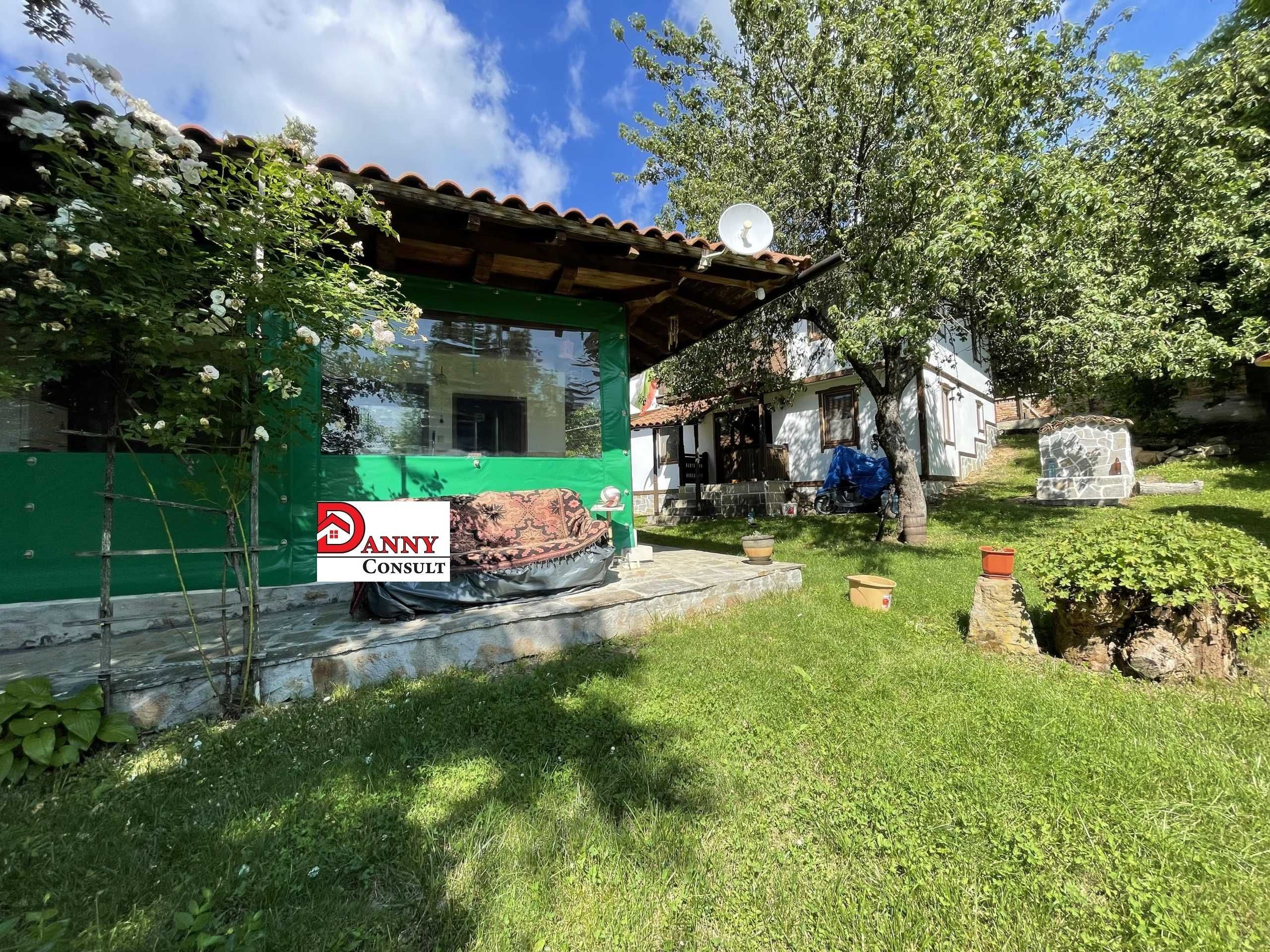 Реновирана двуетажна къща с двор в Еленския балкан