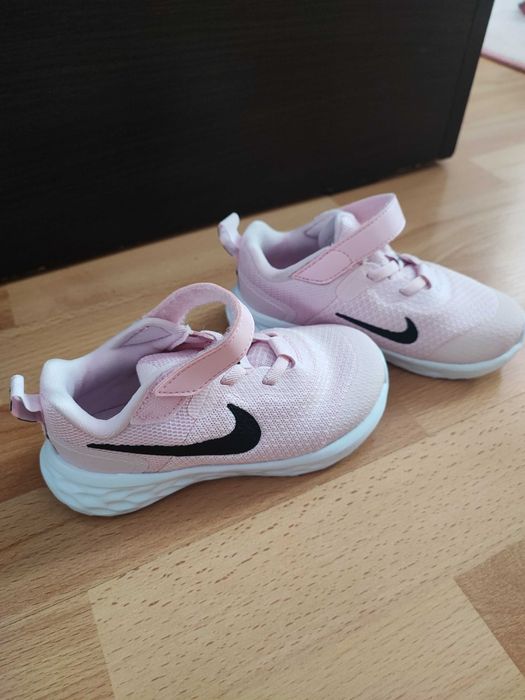 Adidași noi, Nike, mărime 26