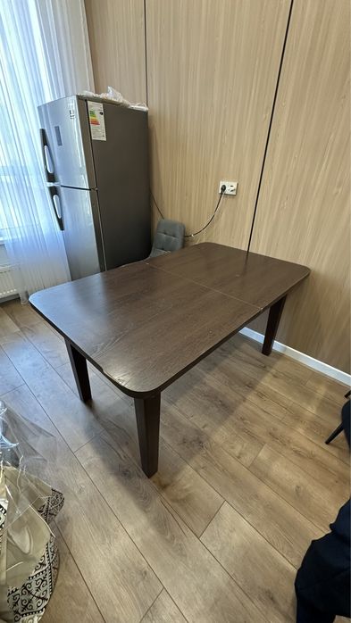 продам стол для гостиной