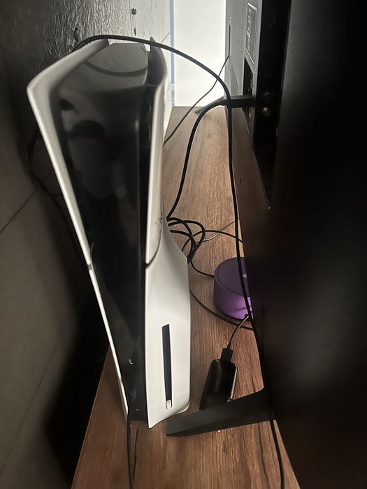 Sony ps 5 и два джостика , торга нет
