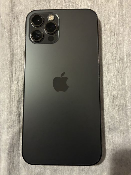 Iphone 12 pro  baterie 100%