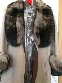 Женское стильно пальтос мехом
