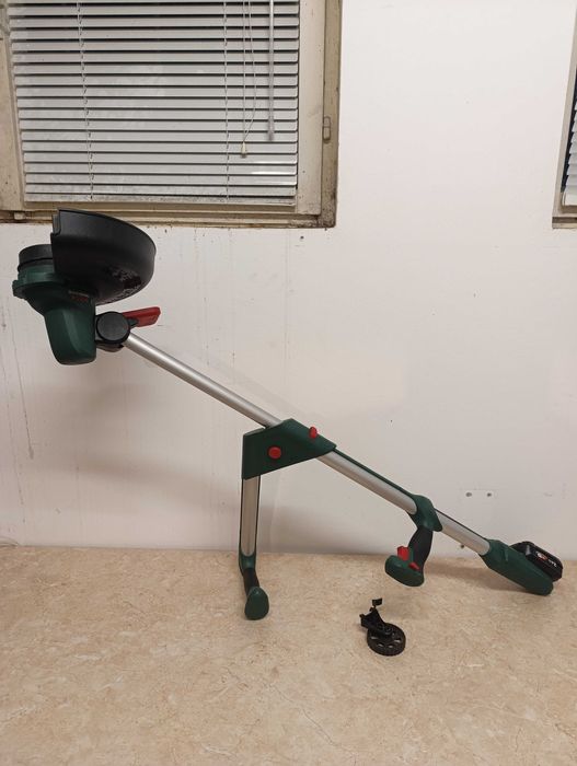 Акумулаторен тример за трева BOSCH Universal GrassCut 18V-260