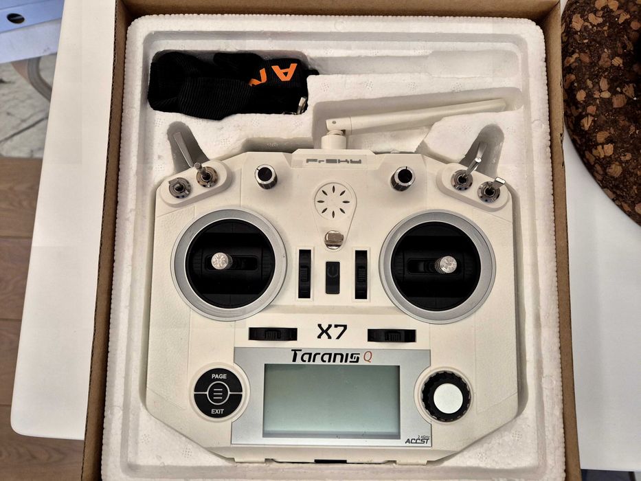 FPV дрон Spedix S250Q с очила и дистанционно