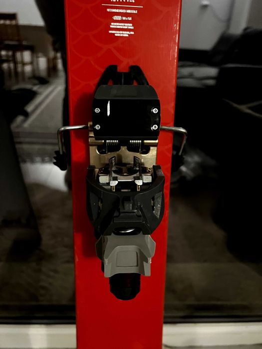 Vand skiurile de tura LINE BACON SHORTY ROUGE 2020