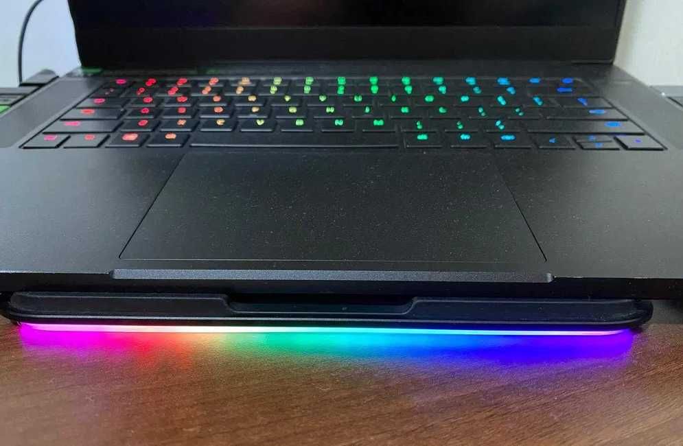 Suport Laptop Razer Chroma cu hub 3 porturi USB 3.0