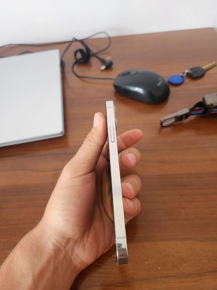 Iphone 12 pro Sotiladi!