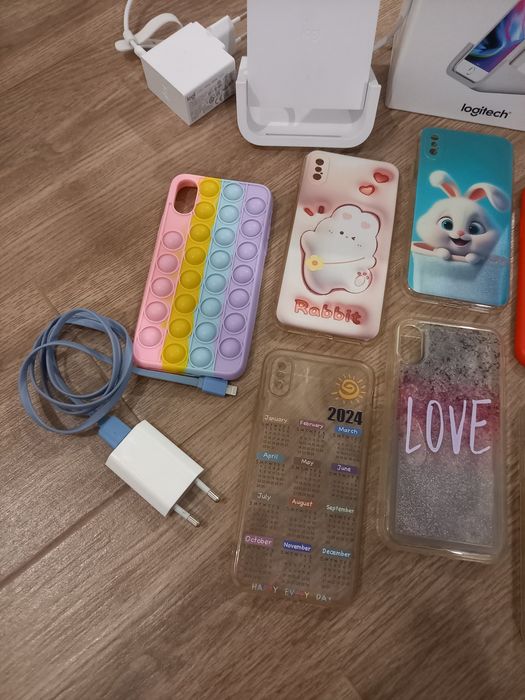 Huse iPhone X, încarcatoare, casti, folie, cutie