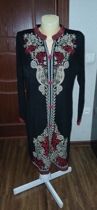 Продам платье для девушек и женщины