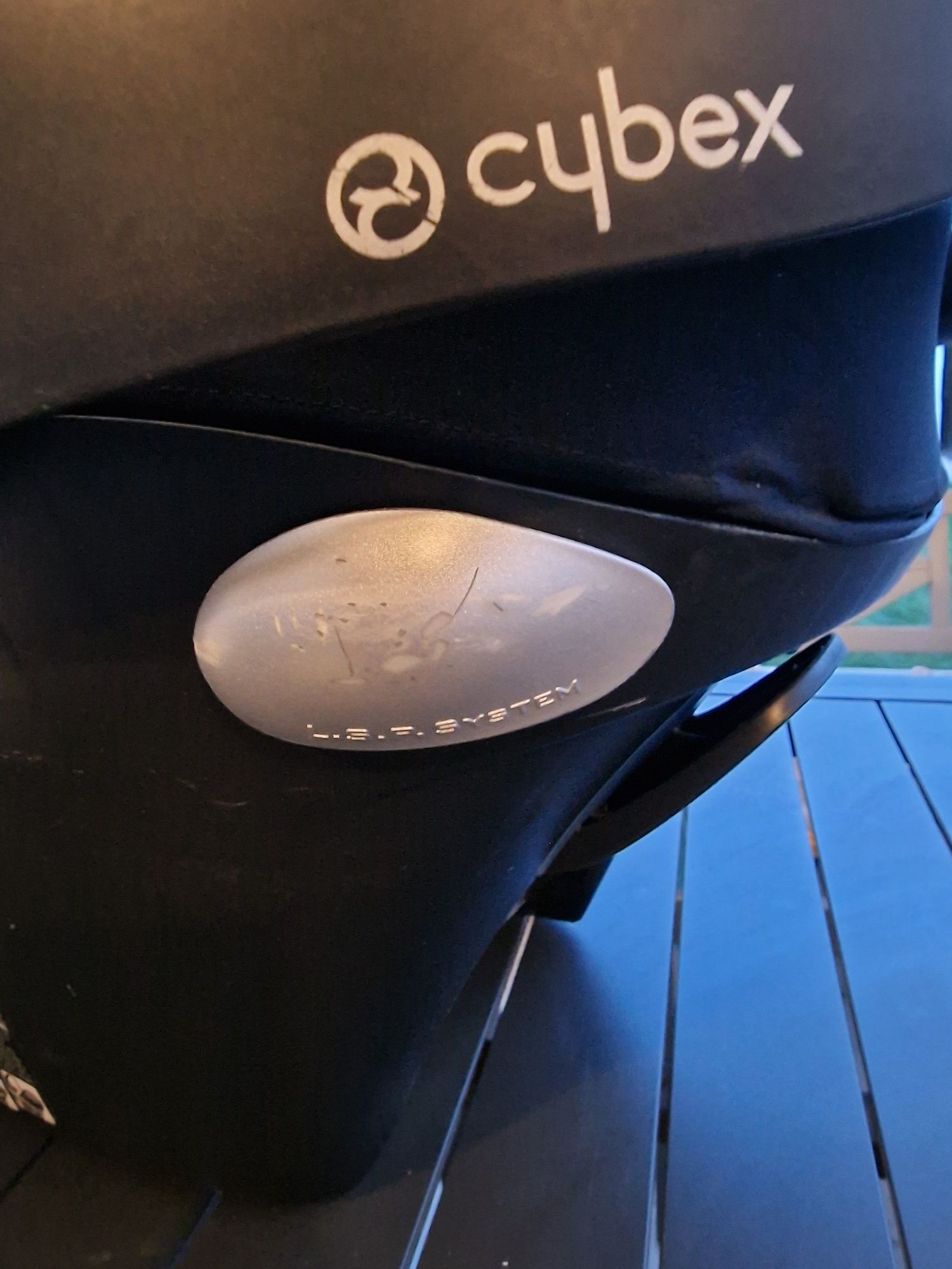 Scoica auto Cybex Aton Q negru cu husa vara cadou