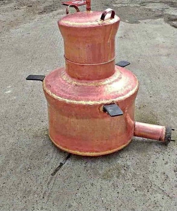 Vând un cazan de țuică din cupru alimentar capacitate de 250l cu fundu