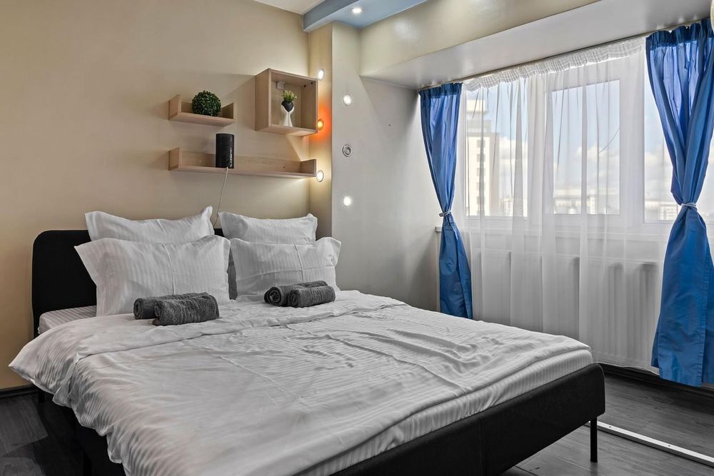 Proprietar vând Apartament 4 camere bld Unirii 47 - stradal